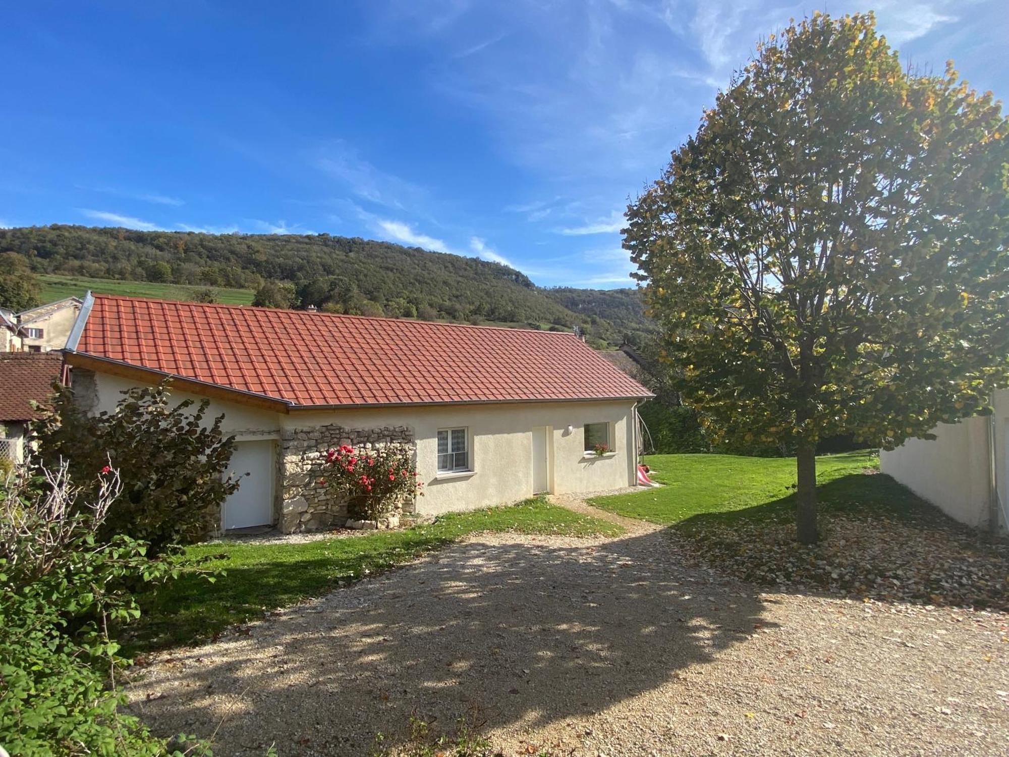 Villa Au Moryllon à Lompnas Extérieur photo